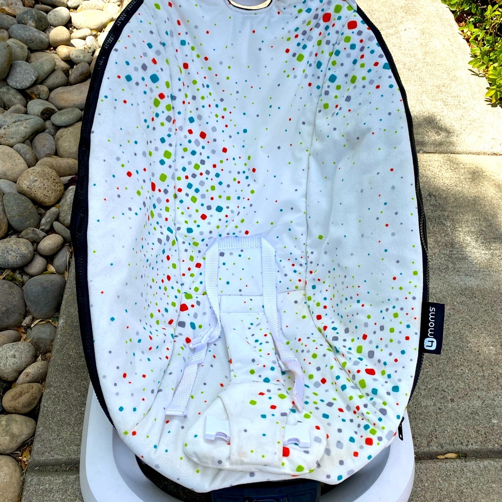 Amazing baby bouncer/rocker, bounceRoo by 4-MOMS. Travel and lightweight.